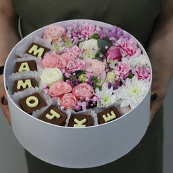 Мамочке (цветы в коробке)
